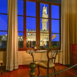 Apartment Palazzo Uguccioni, Florence