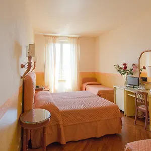 3* Hotel Aurora